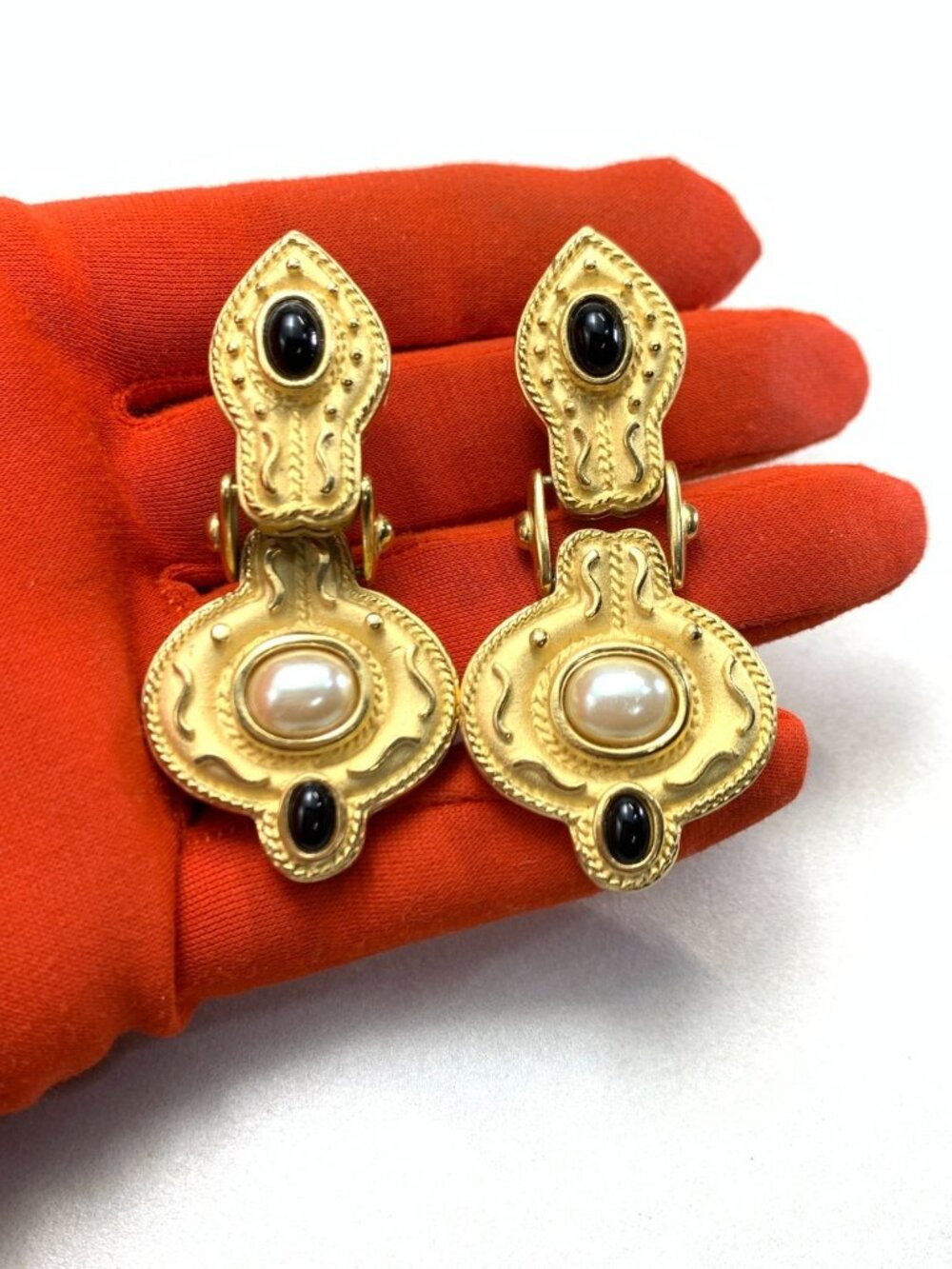 Vintage Statement Retro Gold Tone Faux Pearl Black Cabochon Clip On Earrings